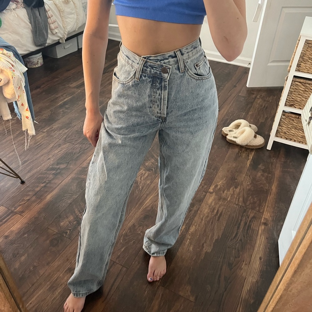 Crossover jeans